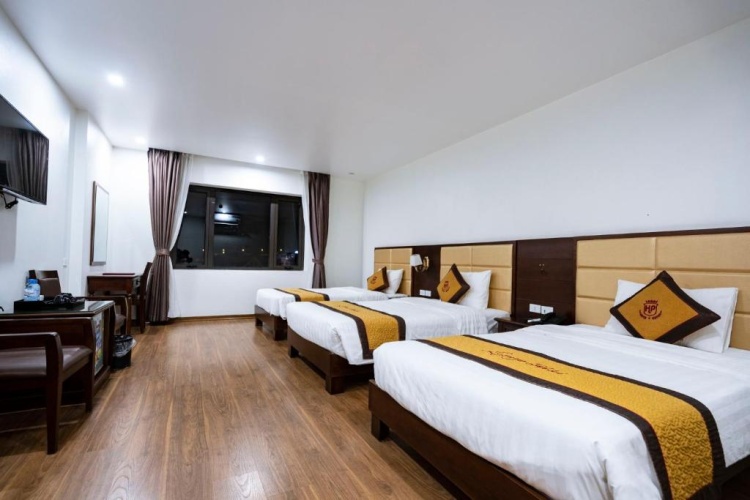 Standard Triple room with city view