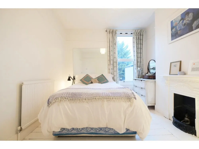 Sunny, Bohemian-style Flat For 4 in Queens Park
