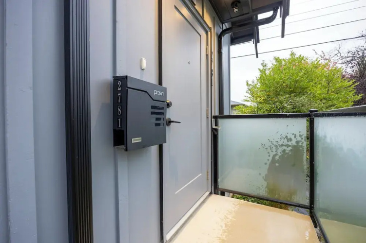 Sunny 1BR Detached Suite