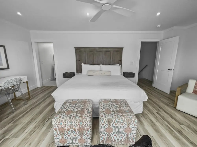 Three Steps to the Beach - 2 Br townhouse by RedAwning