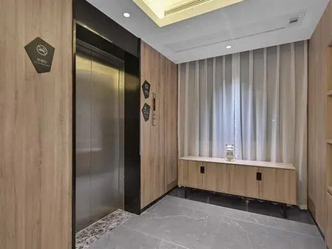 Happy Aile Hotel (Hezhou Lingfeng Square)