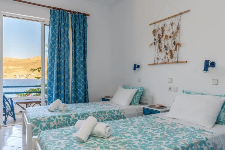 Standard Twin room with sea view