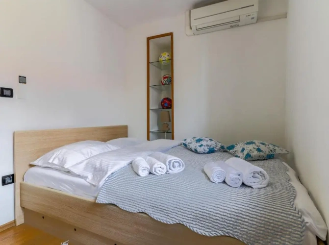 3 Bedrooms Apartment