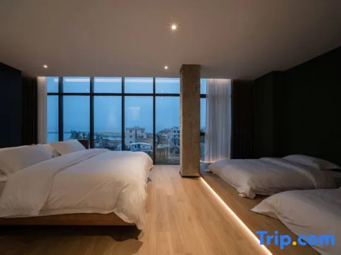 Deluxe Family Suite with sea view