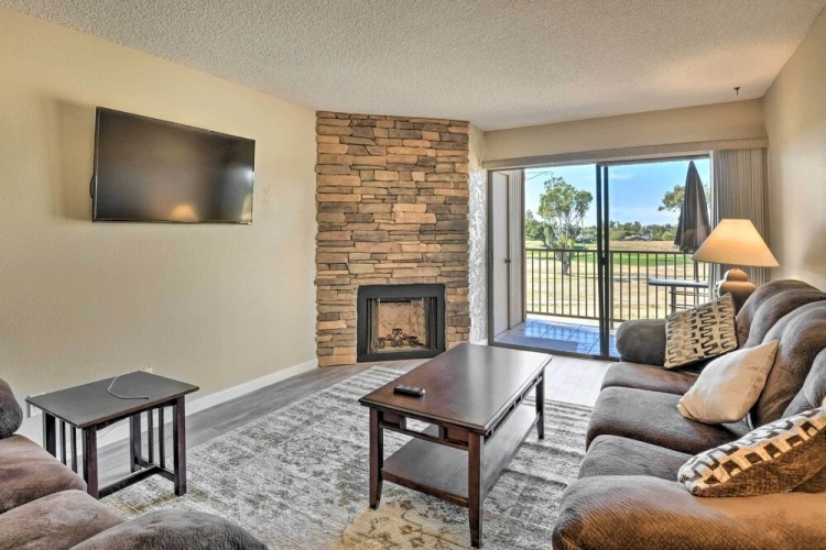 2 Bedrooms Apartment