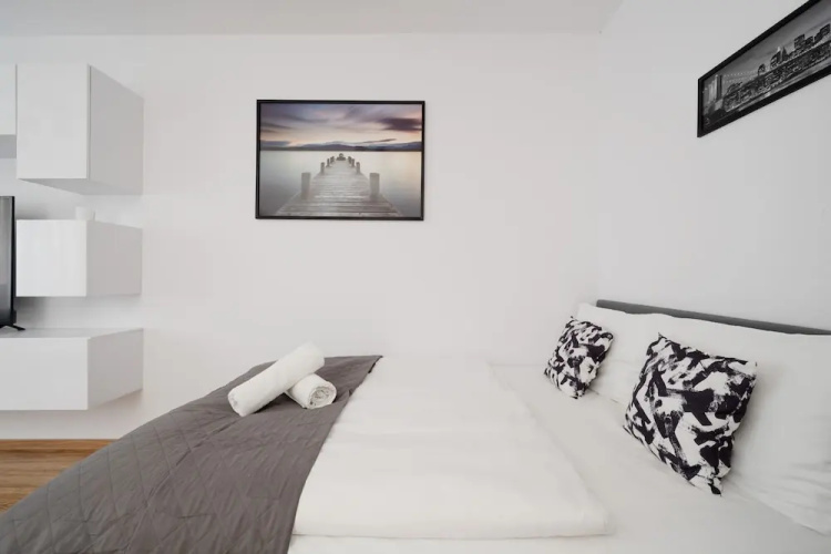 Bright Studio Legnicka by Renters