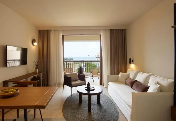 Deluxe room with partial sea view