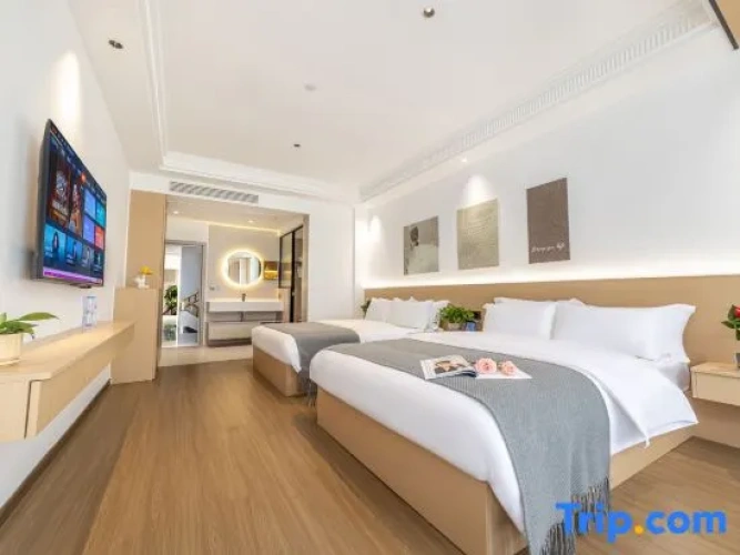 Standard Twin room with river view