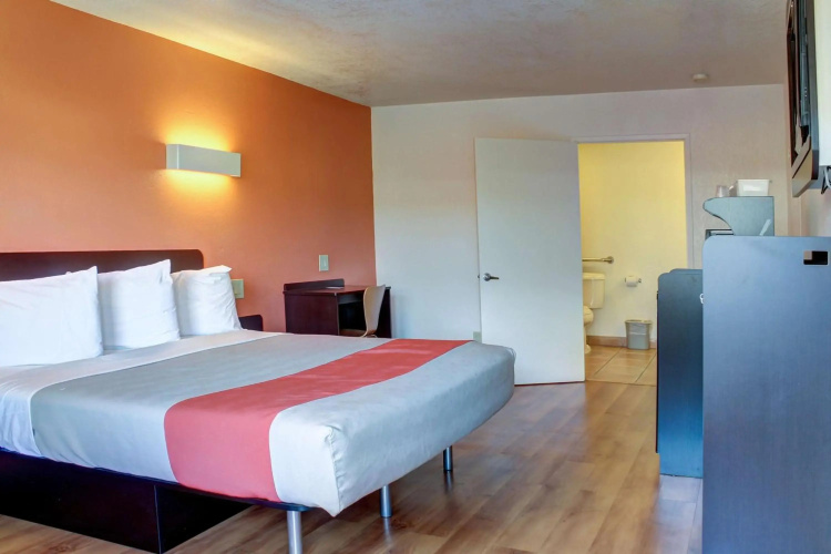 Motel 6 Bishop, CA