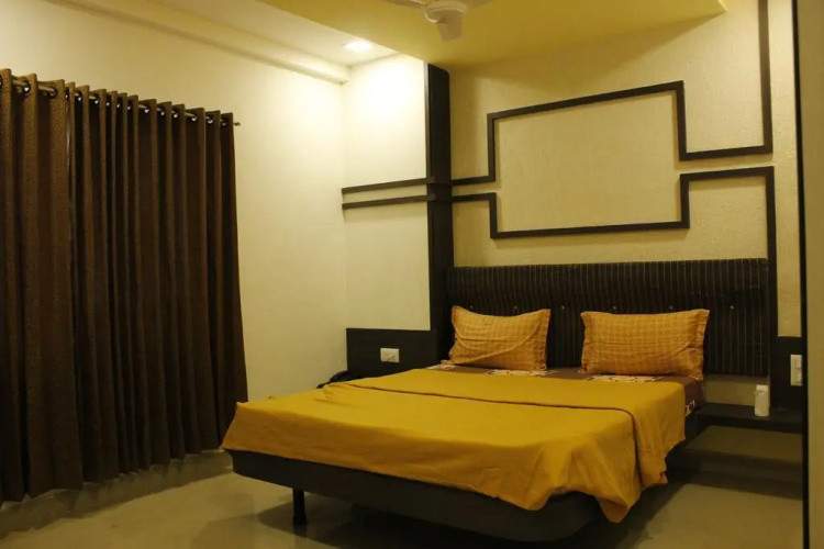 Hotel Shiv lake