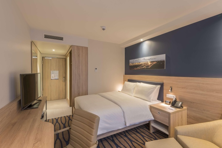 Hampton by Hilton Frankfurt Airport photo 8
