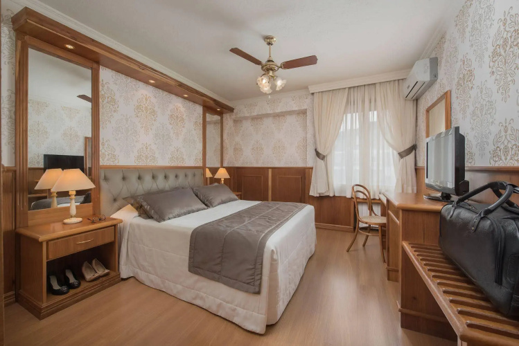 Serrazul Hotel