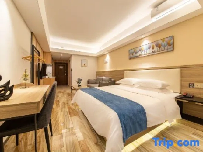 Standard Double room with city view