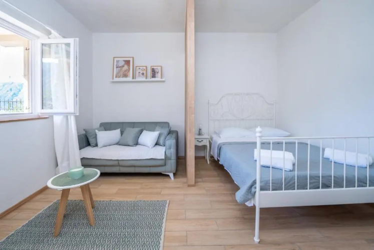 3M - Stylish studio apartment with terrace