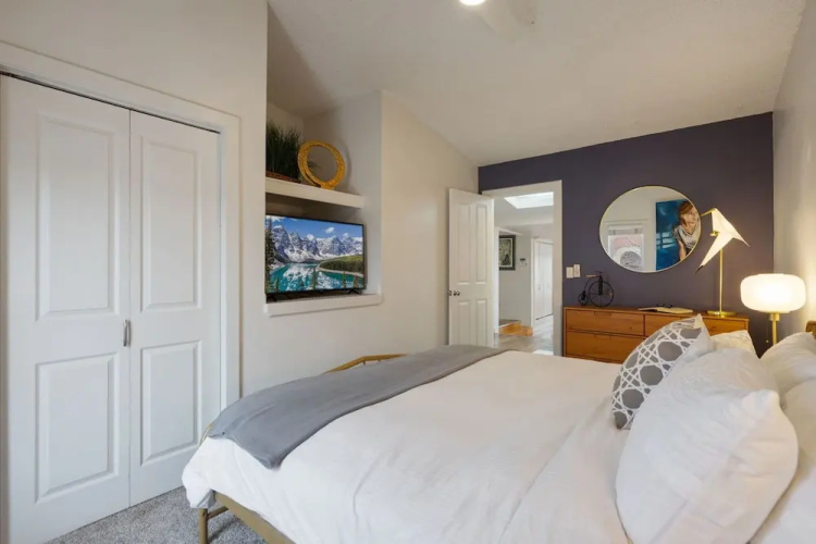 Pine Street Loft –Just steps from Old Town Square!
