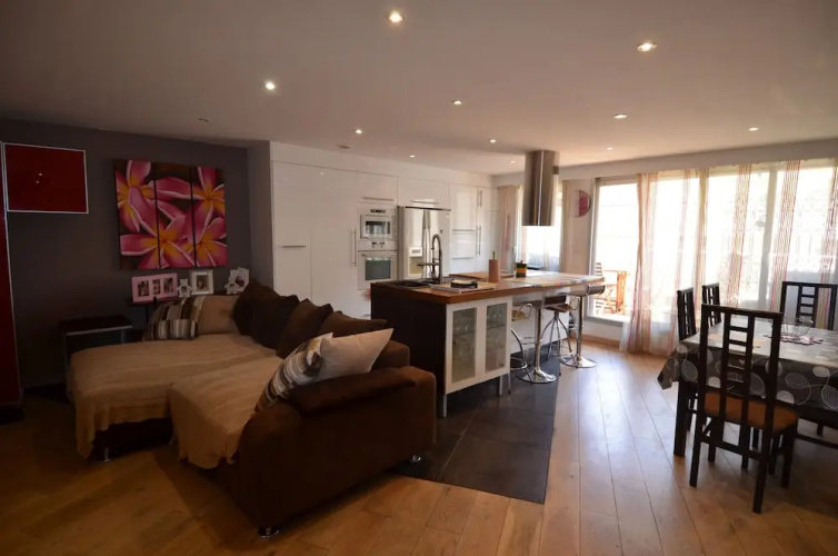 Modern apartment 6 persons with Jacuzzi in Nice Downtown
