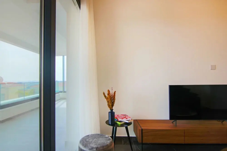 Phaedrus Living: Sea View Anna Residence 201