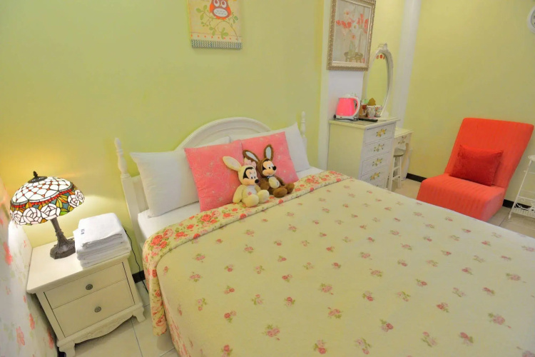 White Cotton Candy B&B