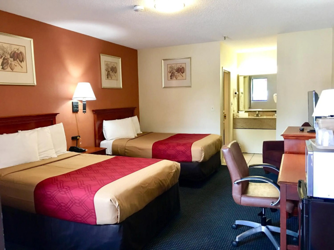 Red Carpet Inn Norwalk