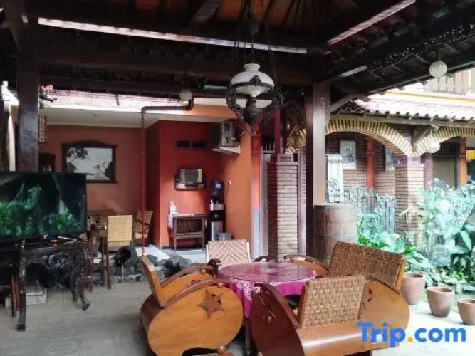 Omah Wetan Homestay