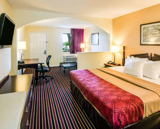 Rodeway Inn & Suites Highway 290 Northwest