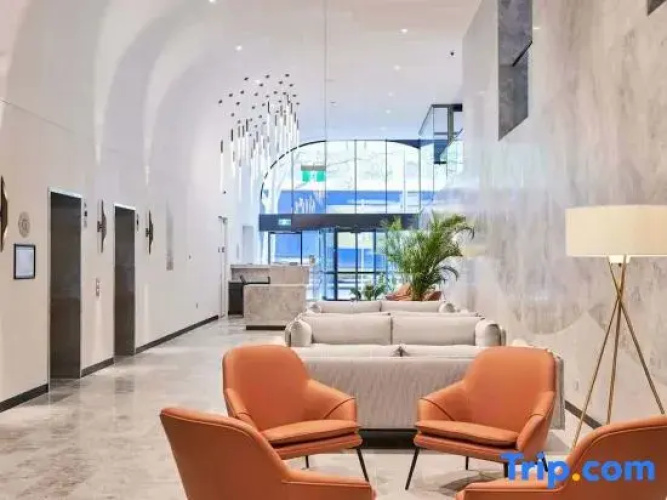 Boutique 1B2B HighRise Condo in CBD