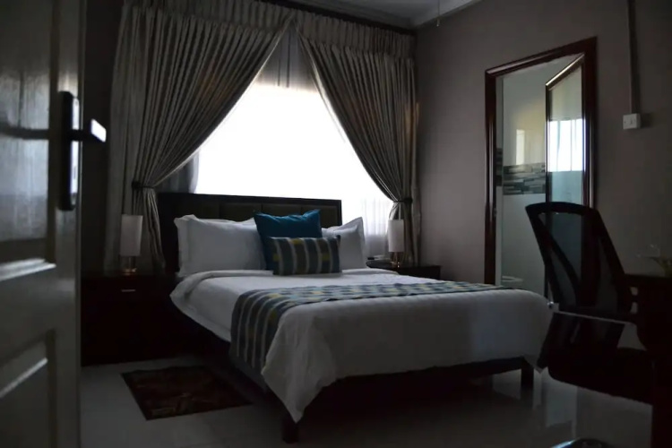 Triple Palms Bed and Breakfast