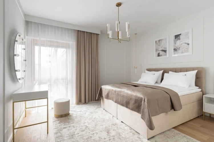Deluxe Apartment with balcony and with courtyard view