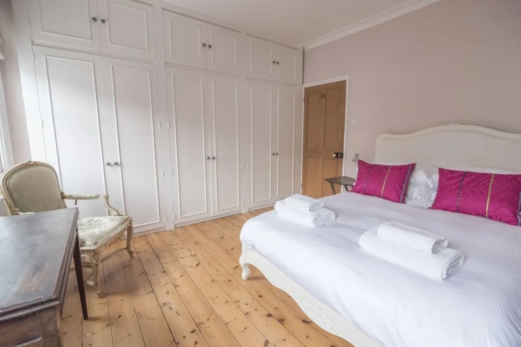 3 Bedrooms Cottage