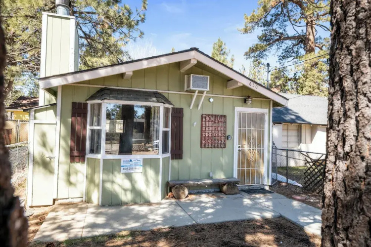 A Beary Cute Cabin