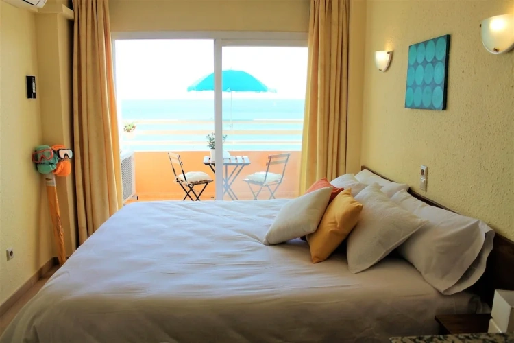 Apartment with balcony and with sea view