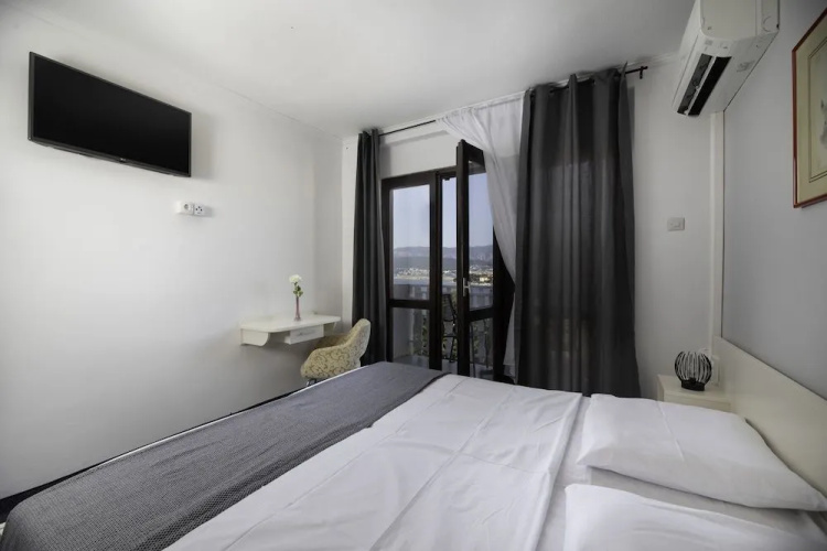 Meliores Rooms & Restaurant