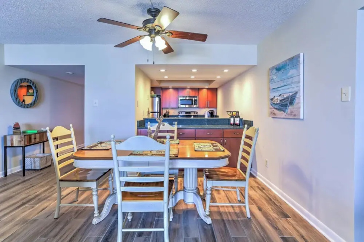 Chic Myrtle Beach Seaside Escape w/ Pool Access!
