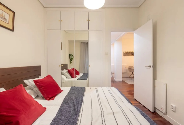 City Hall II apartment by Aston Rentals