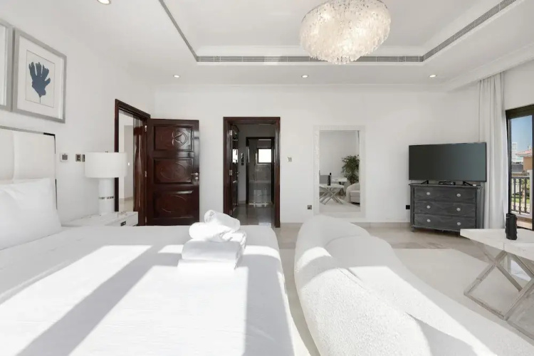 Villa on Beach w Private Pool The Palm Jumeirah