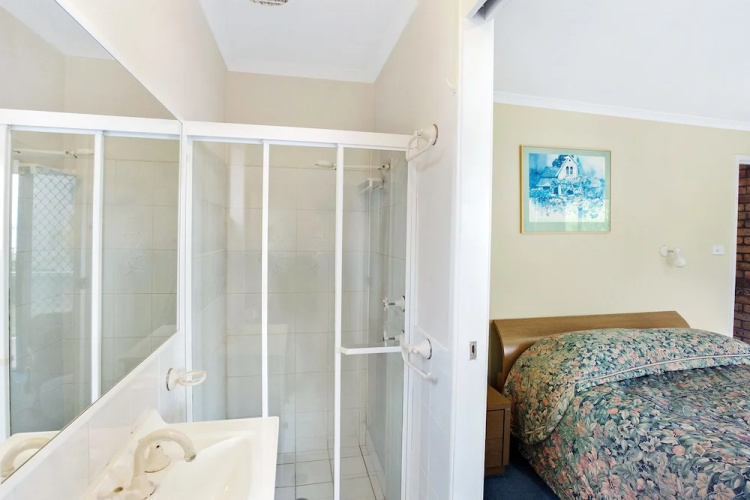 2/ 14 Kurrawa Close