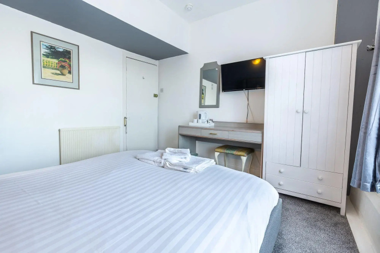Pier Walk Hotel