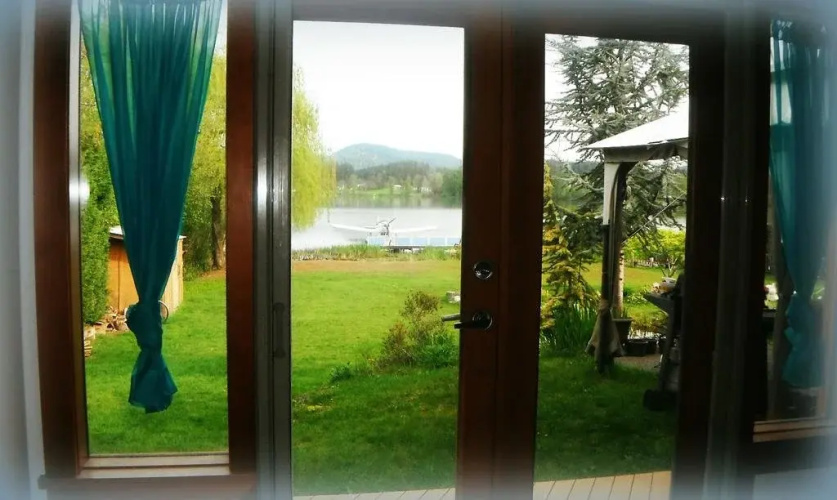 Quamichan Lakehouse Bed & Breakfast