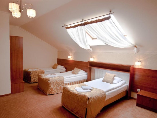 Standard Triple room