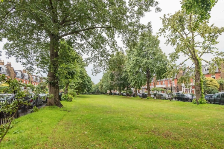 3 Bedrooms Grand Cottage with garden view