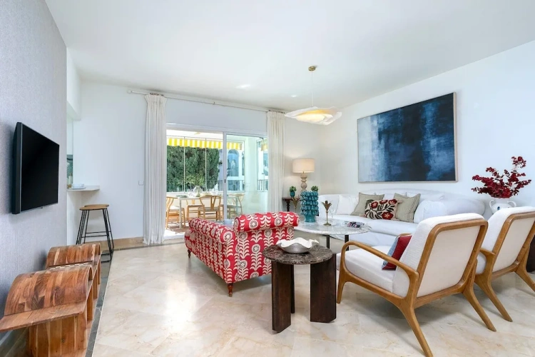 3 Bedrooms Apartment
