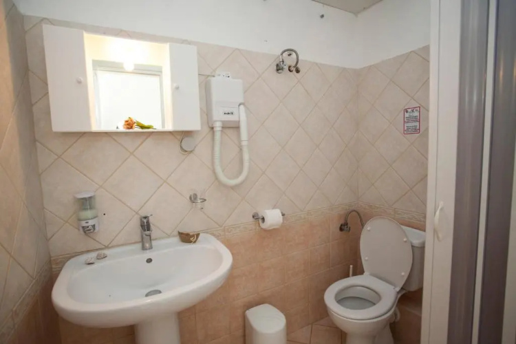 Dafnis Studios & Apartments