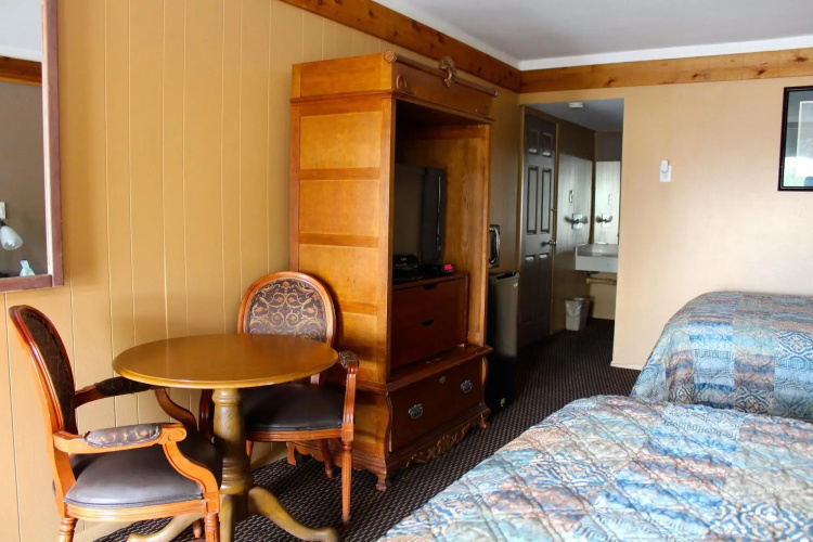 Executive Inn and Suites