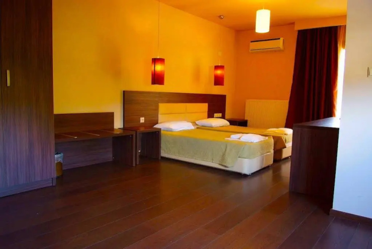 Plotini Hotel