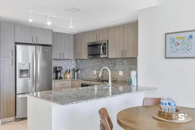 DTW Doral 2 BD Condo and Skyline Views