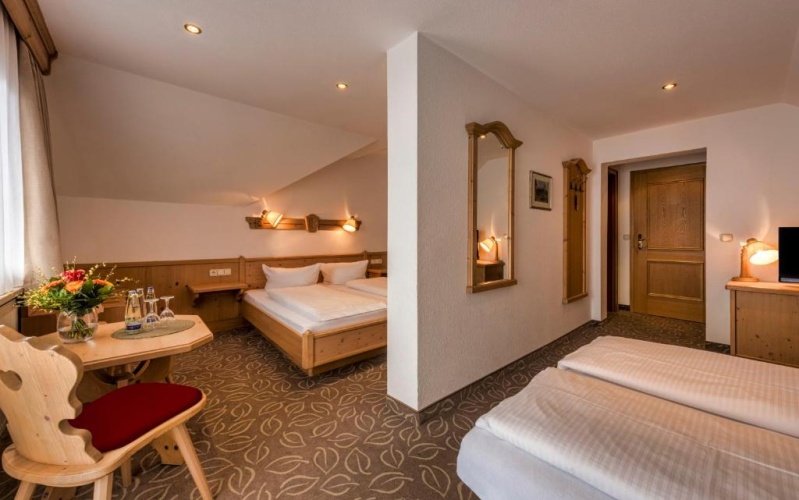 Standard Triple room