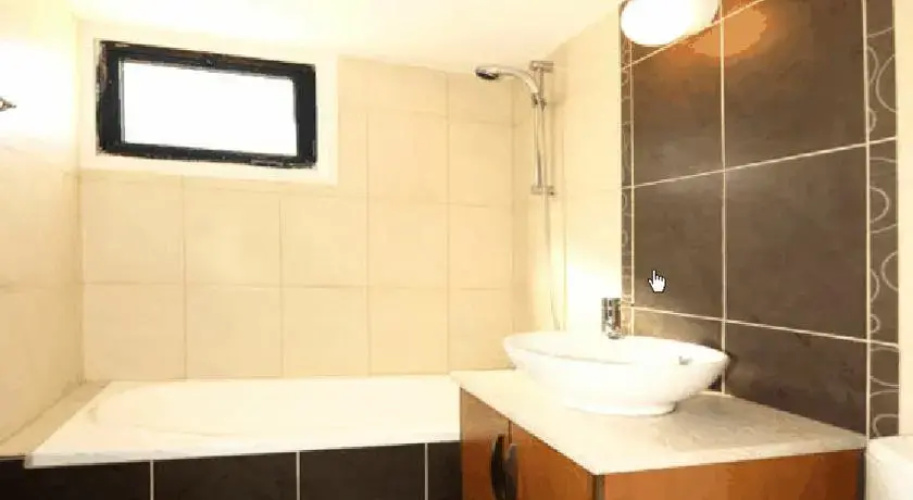Rita Court Apartment