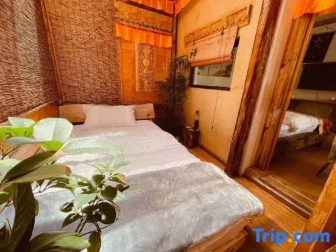 Deluxe Triple Suite