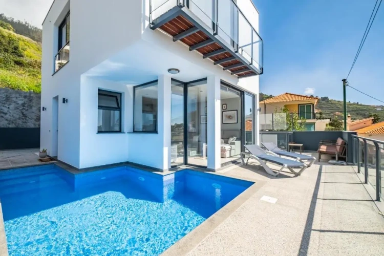 3 Bedrooms Cottage