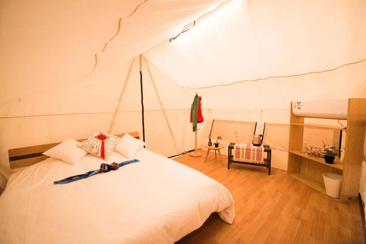 Camping On Niu Road - 上海
